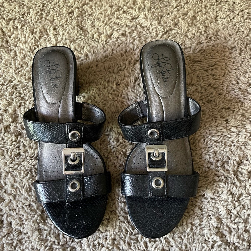 Life Stride Sandals. Size 8